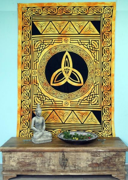 Wall hanging Celtic knot Triquetra