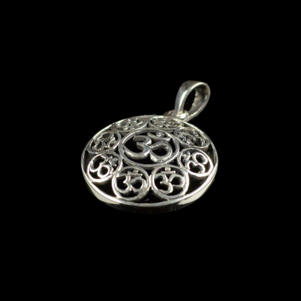 Om Anhänger viele kleine Symbole